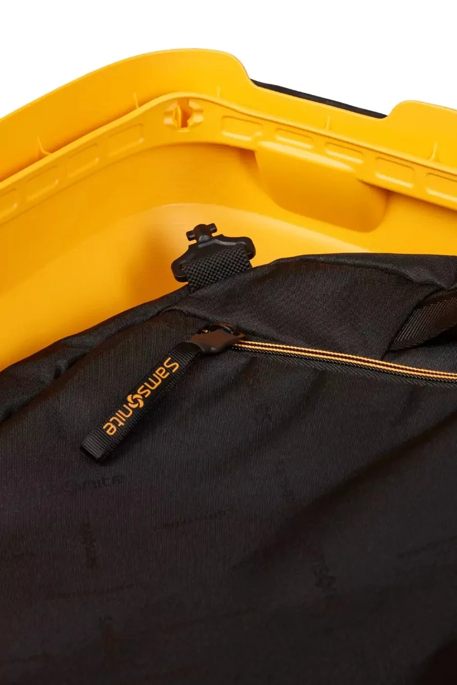 Samsonite ESSENS Чемодан дорожный 69/30 M radiant yellow